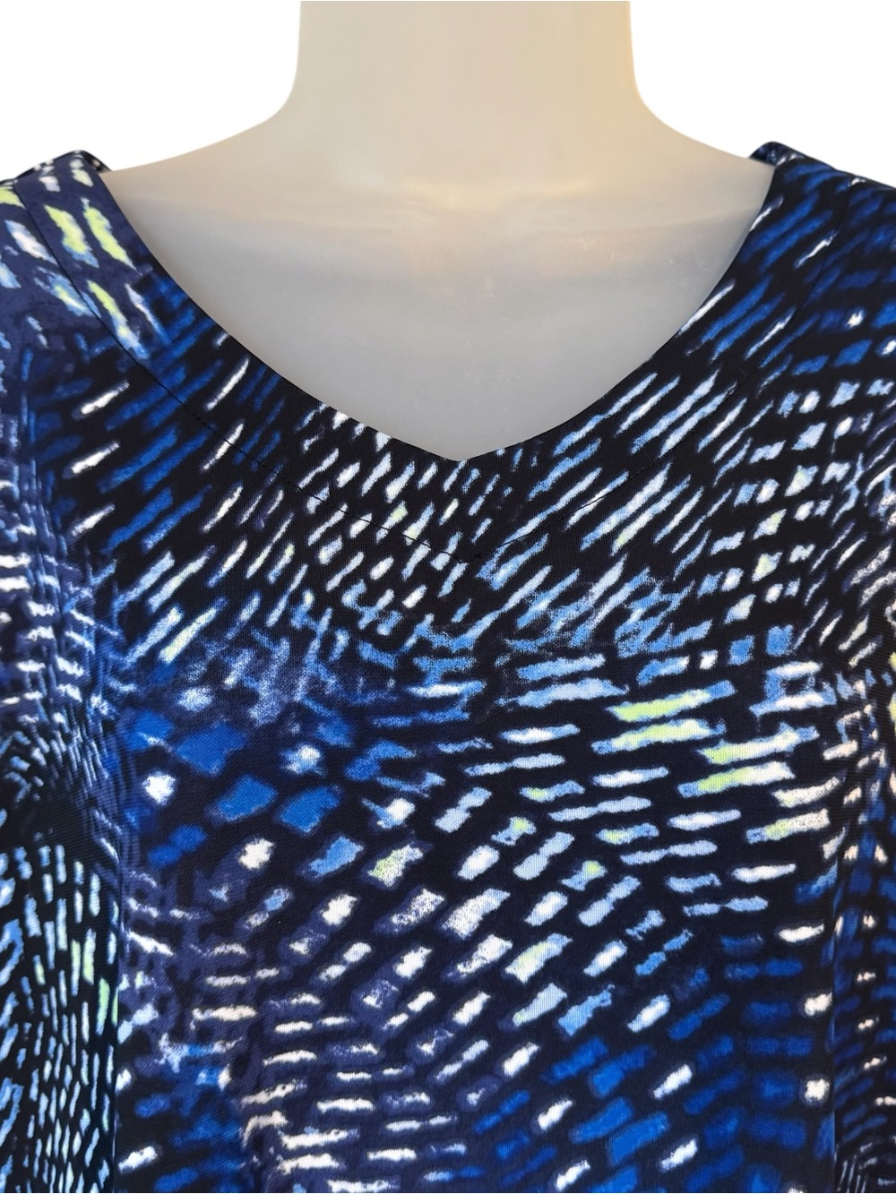 Chico's Easywear Navy Abstract Print  V-NeckTop    1X    #N - Picture 2 of 8